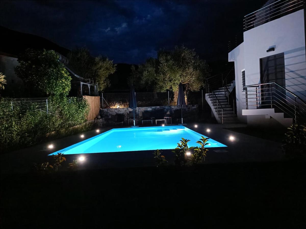 Evilenia Luxury Apartments Kalamata Bagian luar foto