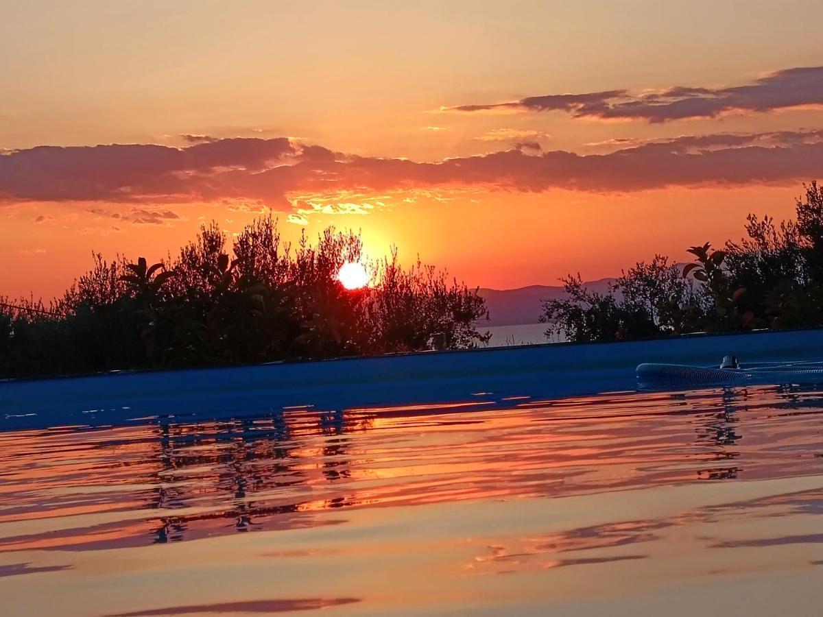 Evilenia Luxury Apartments Kalamata Bagian luar foto
