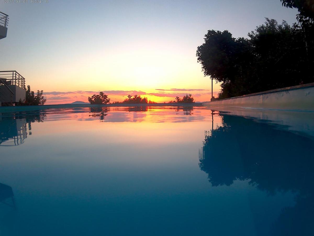 Evilenia Luxury Apartments Kalamata Bagian luar foto
